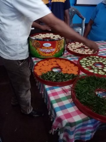 A technical training workshop on food dehydration at Homagama (2022-12-23)